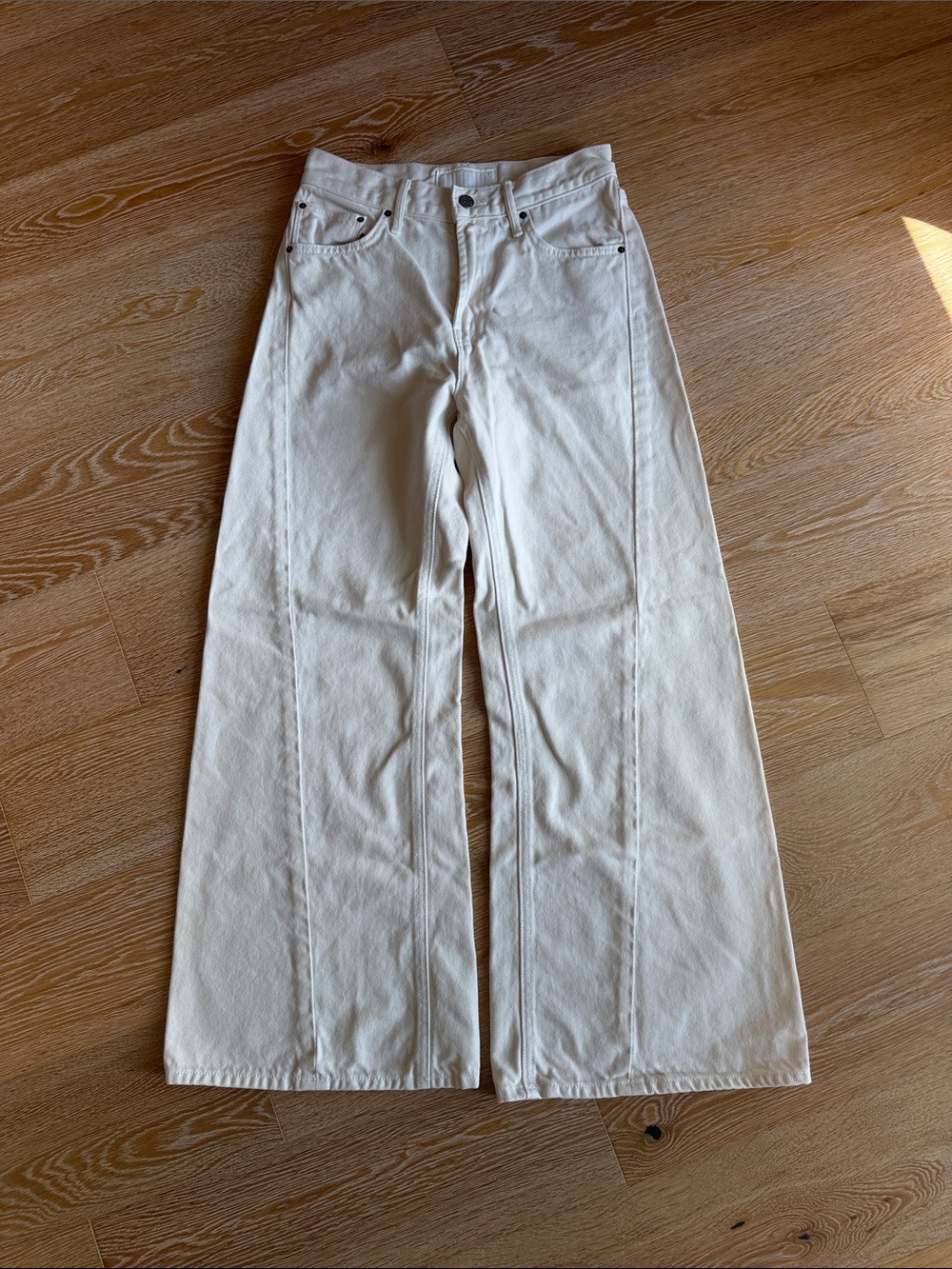 MOTHER Lemon Twist Wide-Leg Jeans in Off-White/Natural